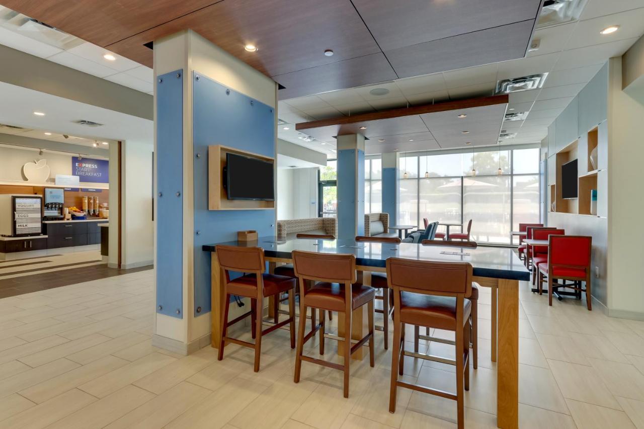 Holiday Inn Express - Wilmington - Porters Neck By Ihg Esterno foto